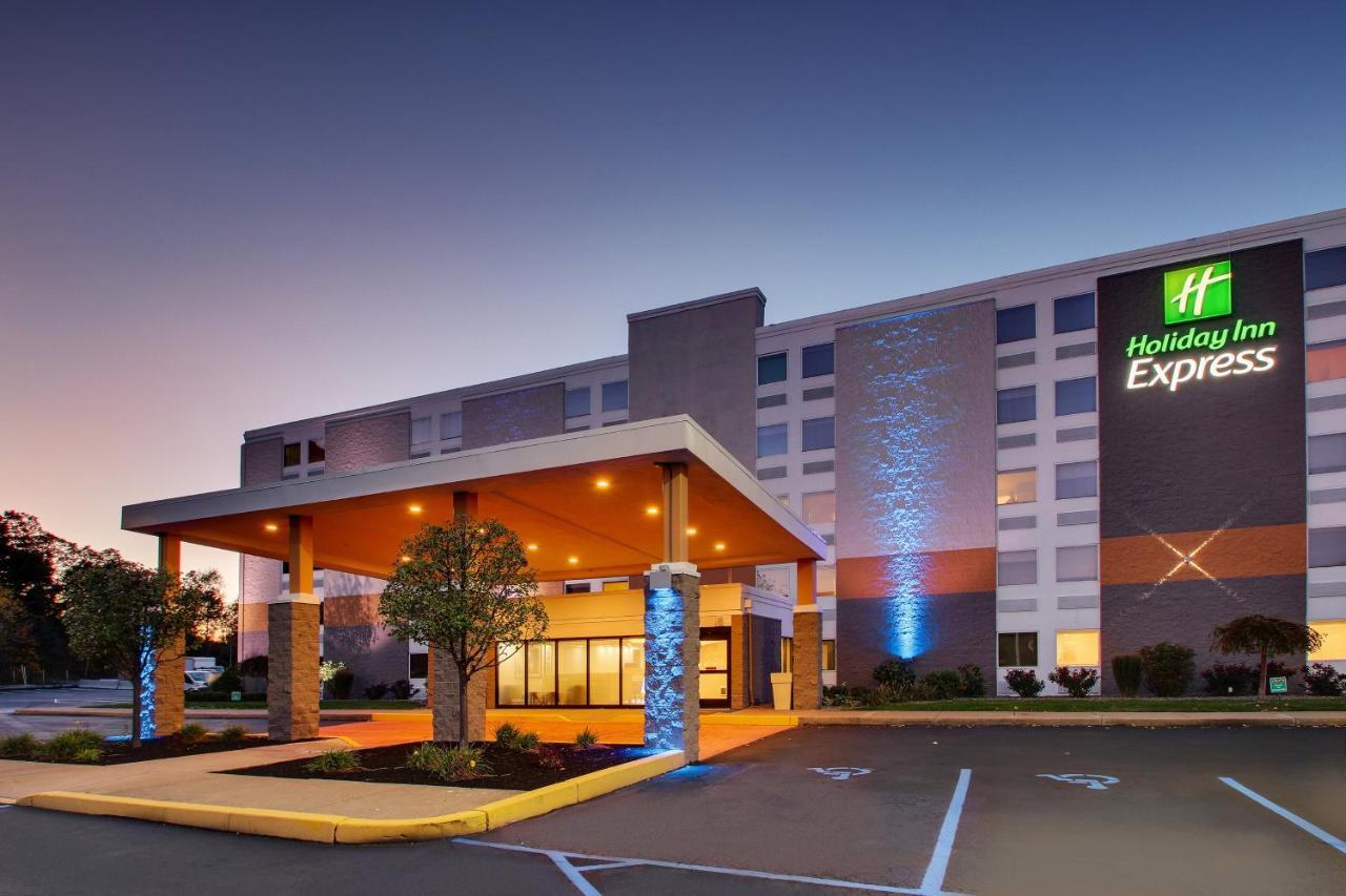 Holiday Inn Express Pittston - Scranton Airport By Ihg Bagian luar foto