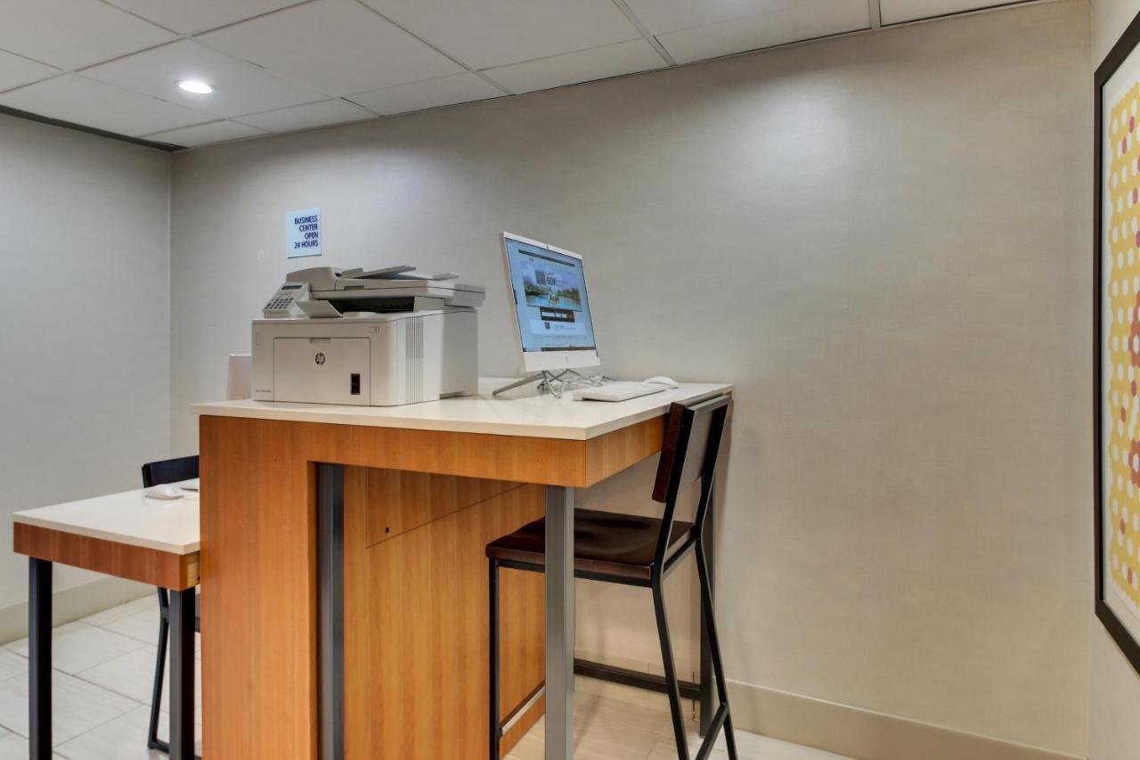 Holiday Inn Express Pittston - Scranton Airport By Ihg Bagian luar foto