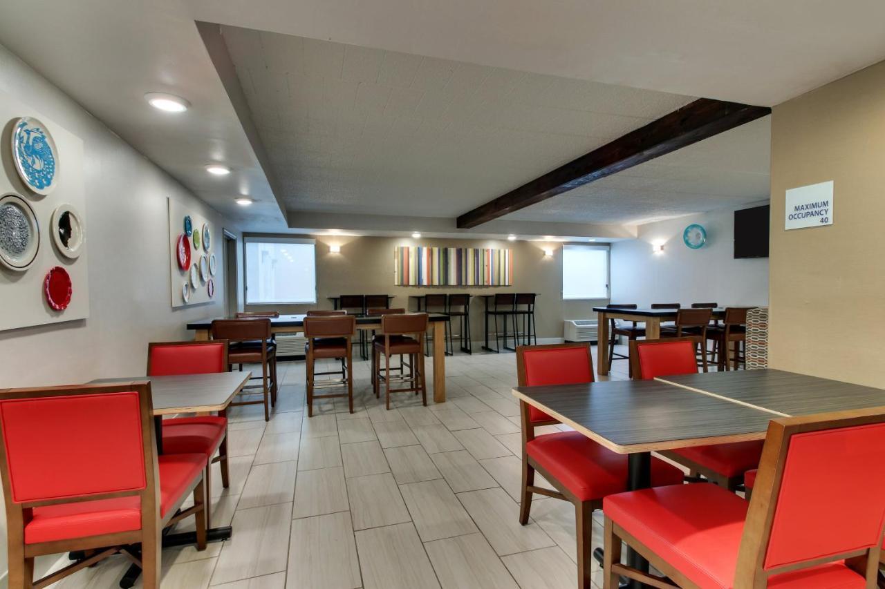 Holiday Inn Express Pittston - Scranton Airport By Ihg Bagian luar foto