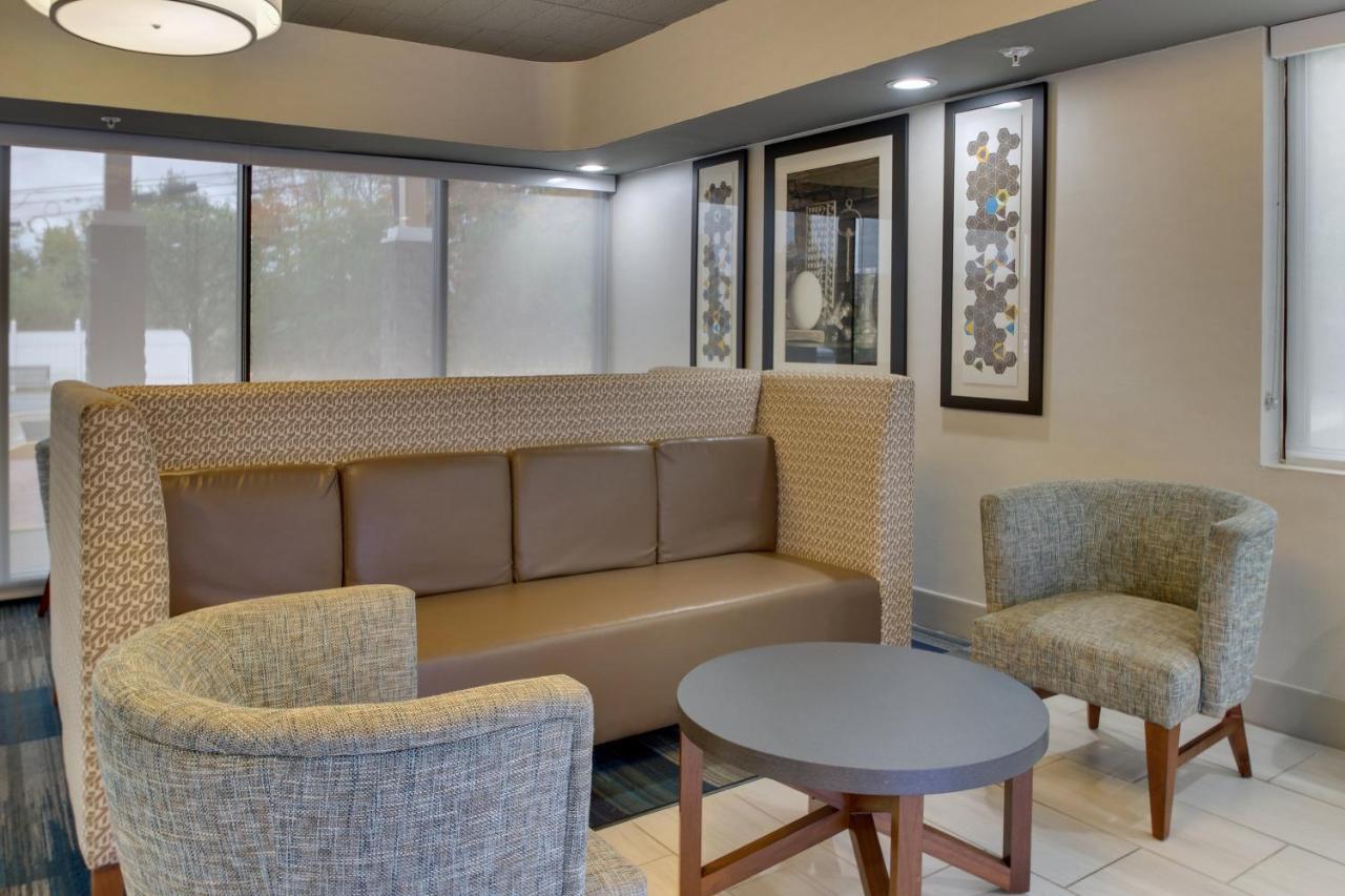 Holiday Inn Express Pittston - Scranton Airport By Ihg Bagian luar foto