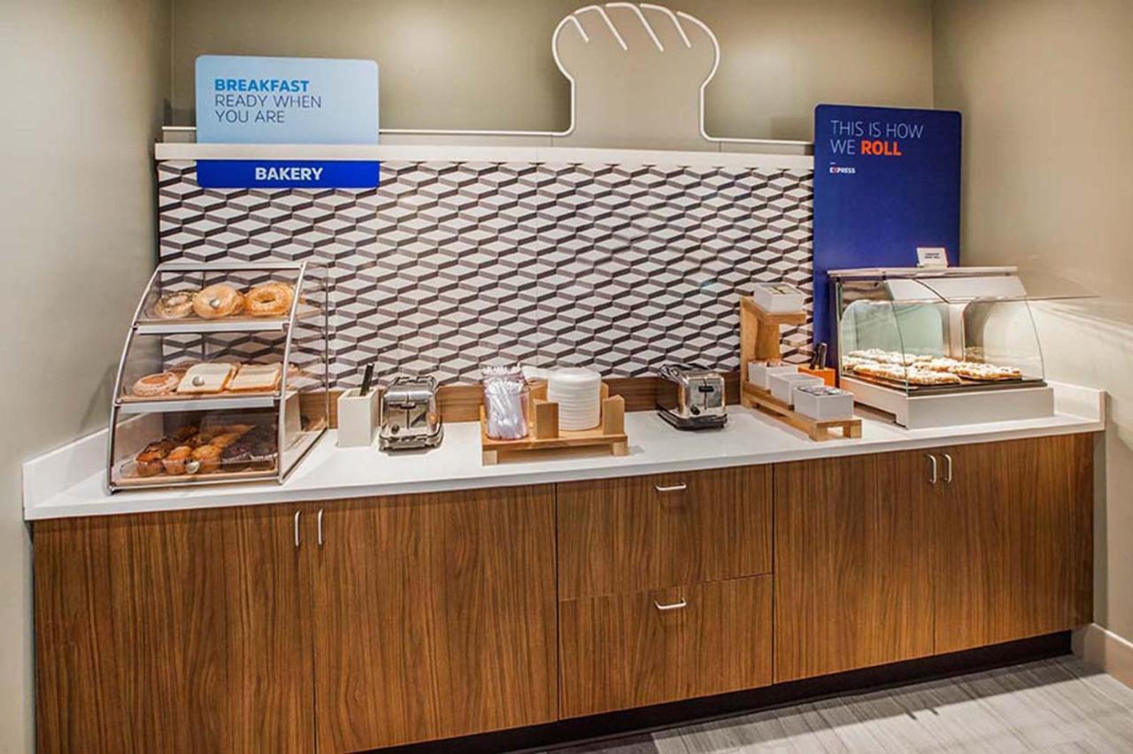 Holiday Inn Express Pittston - Scranton Airport By Ihg Bagian luar foto
