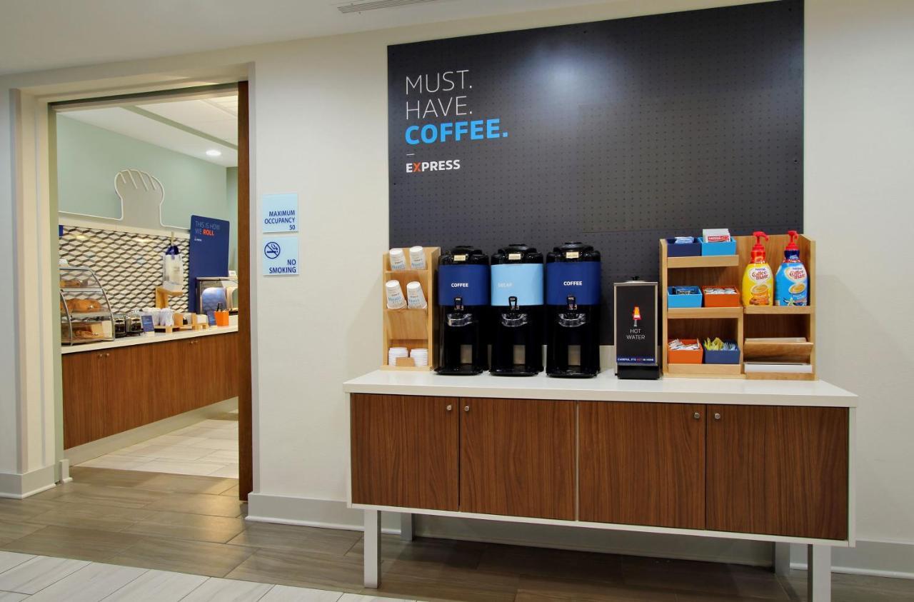 Holiday Inn Express Pittston - Scranton Airport By Ihg Bagian luar foto