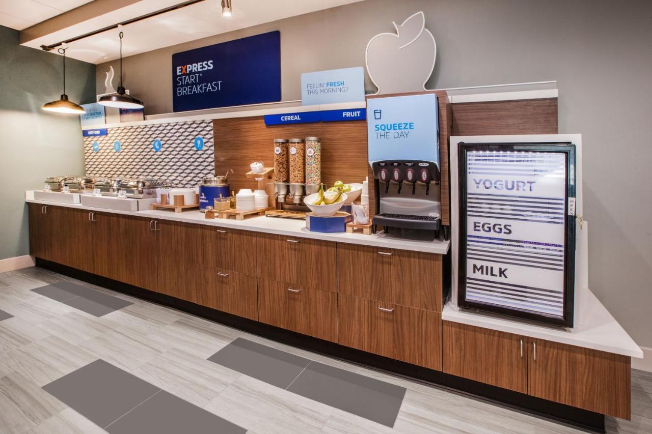 Holiday Inn Express Pittston - Scranton Airport By Ihg Bagian luar foto